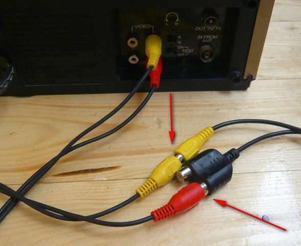 присоединяем к A/V кабелю ТВ-тюнера красный Audio к красному